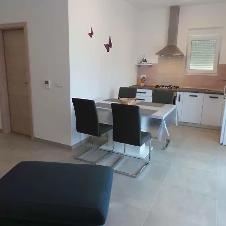 Lägenhet In Stinjan/istrien 38084 Štinjan